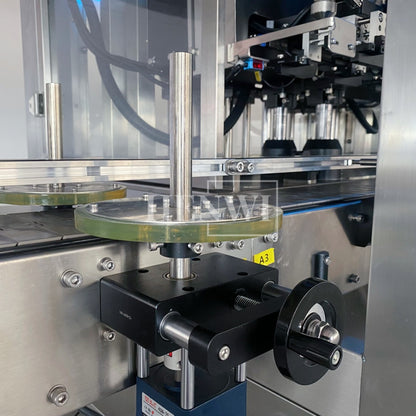 Henwi HWFM-T-4 Four Nozzles Tracking Model Automatic Liquid Bottling Filling Packing Machine 4 Heads Bottle Moving Filler