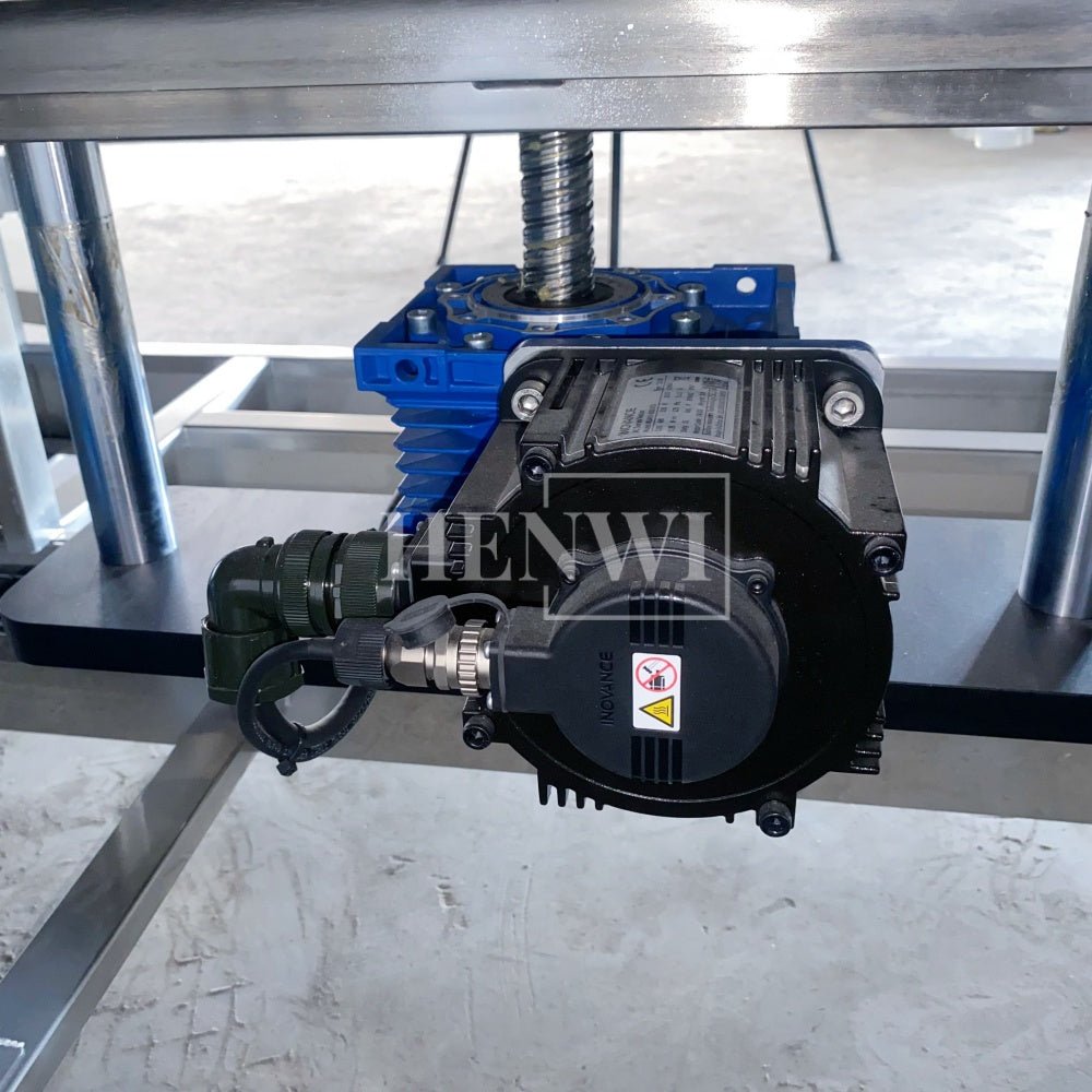 Henwi HWFM-T-4 Four Nozzles Tracking Model Automatic Liquid Bottling Filling Packing Machine 4 Heads Bottle Moving Filler