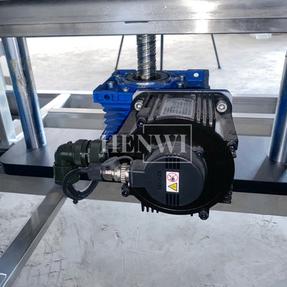 Henwi HWFM-T-4 Four Nozzles Tracking Model Automatic Liquid Bottling Filling Packing Machine 4 Heads Bottle Moving Filler