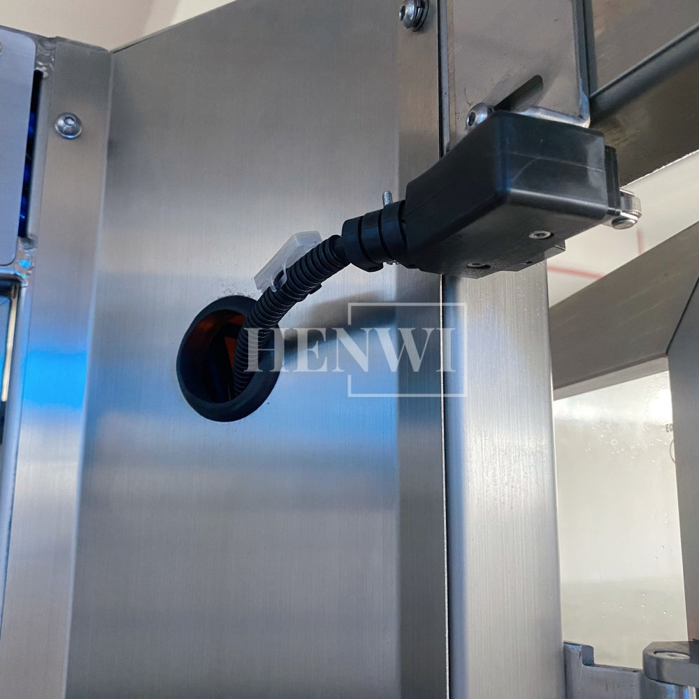 Henwi HWFM-T-4 Four Nozzles Tracking Model Automatic Liquid Bottling Filling Packing Machine 4 Heads Bottle Moving Filler