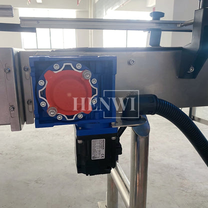 Henwi HWFM-T-4 Four Nozzles Tracking Model Automatic Liquid Bottling Filling Packing Machine 4 Heads Bottle Moving Filler