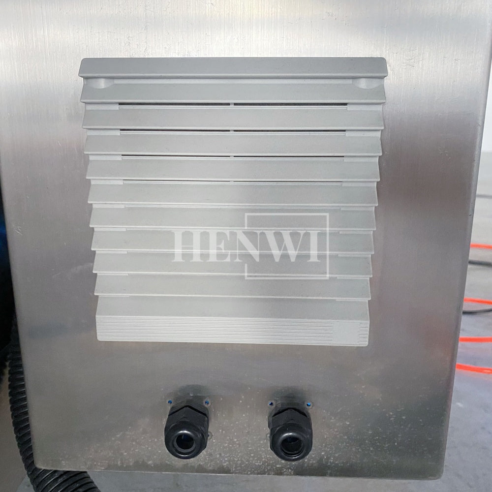 Henwi HWFM-T-4 Four Nozzles Tracking Model Automatic Liquid Bottling Filling Packing Machine 4 Heads Bottle Moving Filler