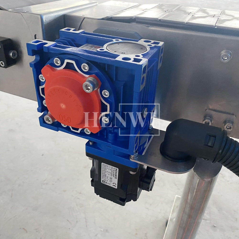 Henwi HWFM-T-4 Four Nozzles Tracking Model Automatic Liquid Bottling Filling Packing Machine 4 Heads Bottle Moving Filler