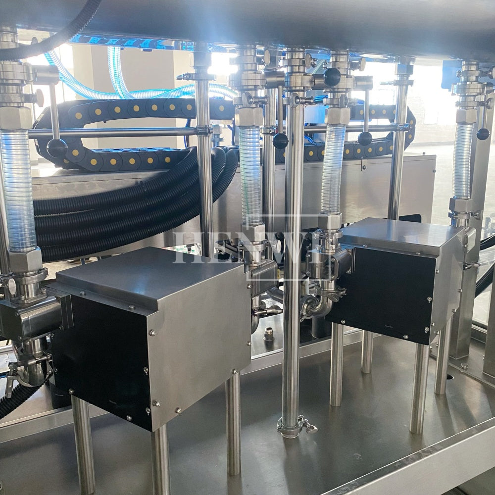 Henwi HWFM-T-4 Four Nozzles Tracking Model Automatic Liquid Bottling Filling Packing Machine 4 Heads Bottle Moving Filler