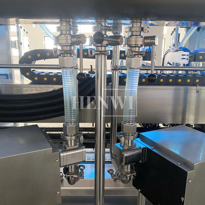 Henwi HWFM-T-4 Four Nozzles Tracking Model Automatic Liquid Bottling Filling Packing Machine 4 Heads Bottle Moving Filler