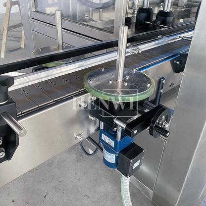 Henwi HWFM-T-4 Four Nozzles Tracking Model Automatic Liquid Bottling Filling Packing Machine 4 Heads Bottle Moving Filler