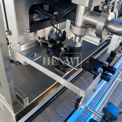 Henwi HWFM-T-4 Four Nozzles Tracking Model Automatic Liquid Bottling Filling Packing Machine 4 Heads Bottle Moving Filler