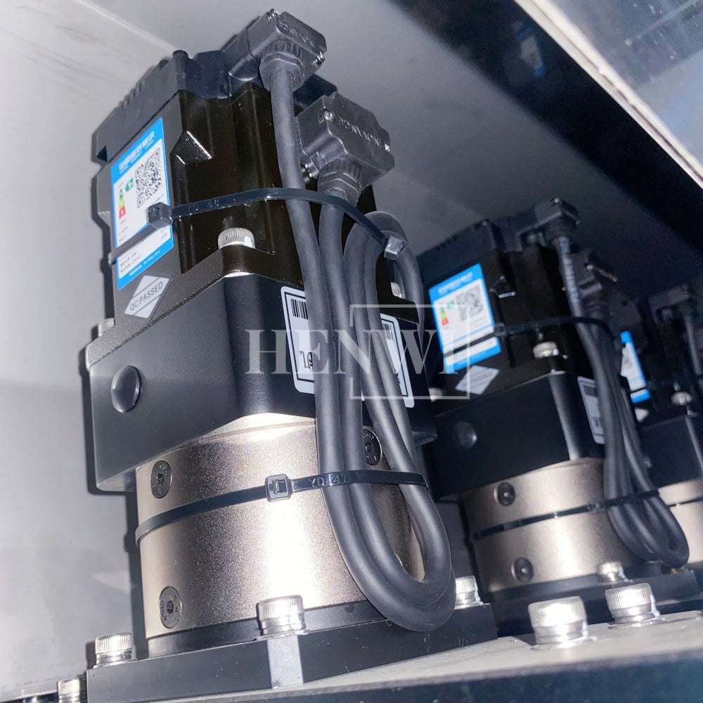 Henwi HWFM-T-4 Four Nozzles Tracking Model Automatic Liquid Bottling Filling Packing Machine 4 Heads Bottle Moving Filler