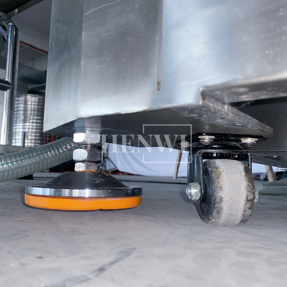 Henwi HWFM-T-4 Four Nozzles Tracking Model Automatic Liquid Bottling Filling Packing Machine 4 Heads Bottle Moving Filler