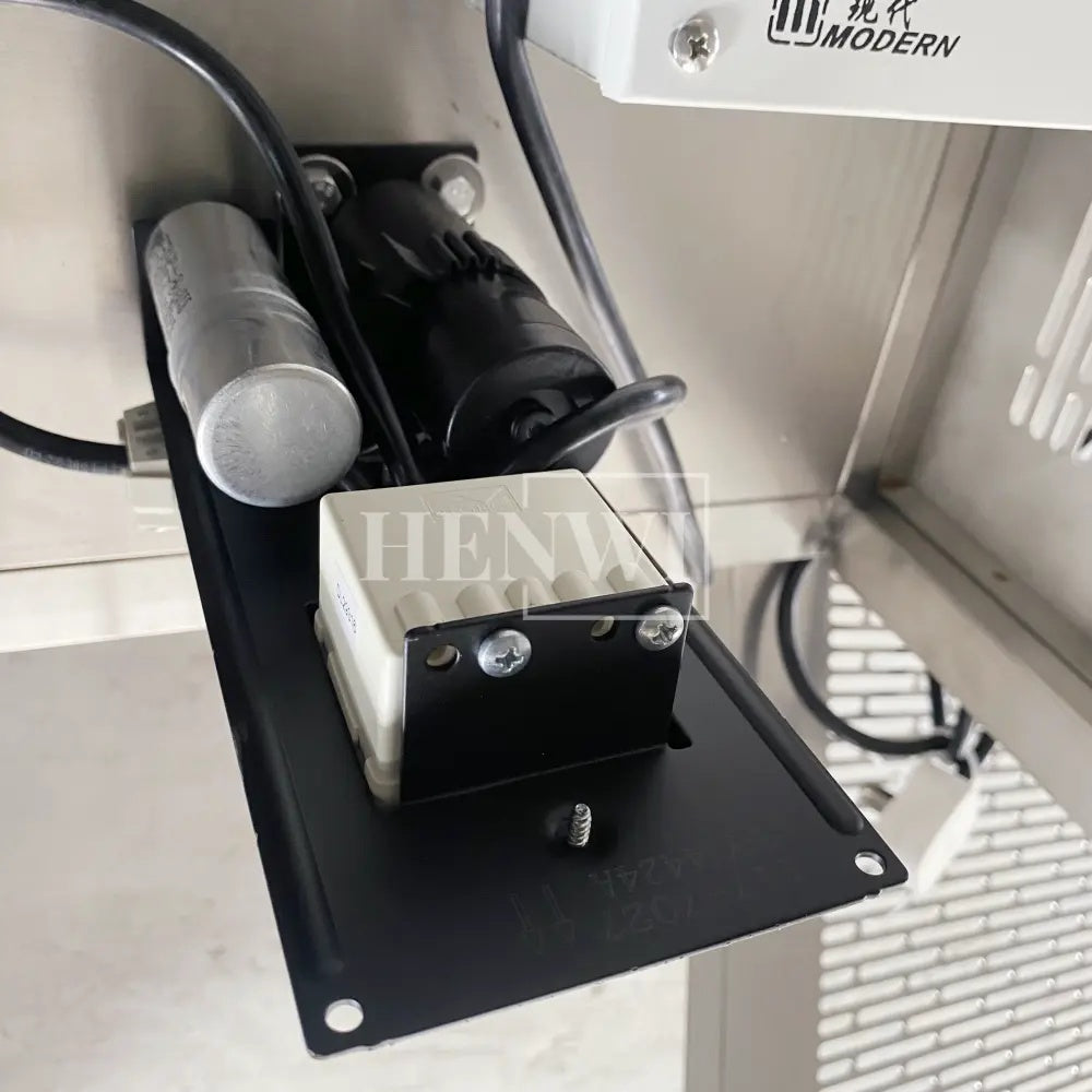 Henwi HWKH-Chilling Platform Table Lipstick Lippie Freezing Machine Lip Care Balm Chiller Desk Lip Cream Cooling Chilling Equipment for Cosmetics Lip Oil