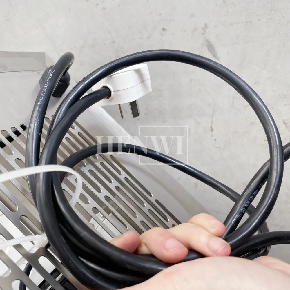 Henwi HWKH-Chilling Platform Table Lipstick Lippie Freezing Machine Lip Care Balm Chiller Desk Lip Cream Cooling Chilling Equipment for Cosmetics Lip Oil