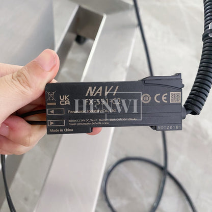 Henwi HWLM-MTF Automatic Mobile Bottle Jar Flat Top / Box Case Sides Labeller Machine Self-Adhesive Sticker Labeling Machine