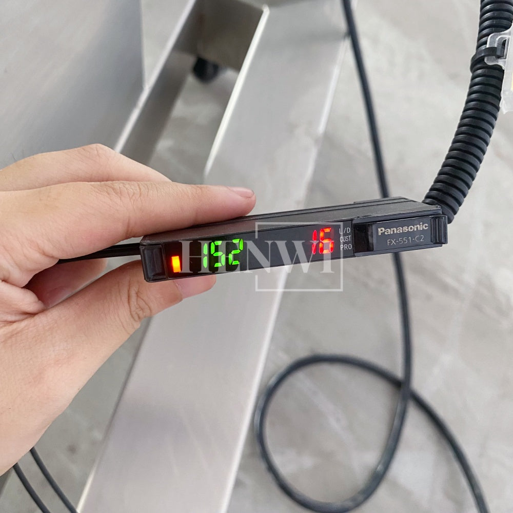 Henwi HWLM-MTF Automatic Mobile Bottle Jar Flat Top / Box Case Sides Labeller Machine Self-Adhesive Sticker Labeling Machine