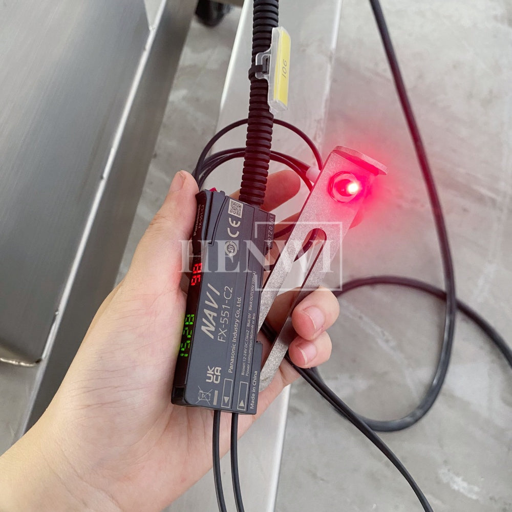 Henwi HWLM-MTF Automatic Mobile Bottle Jar Flat Top / Box Case Sides Labeller Machine Self-Adhesive Sticker Labeling Machine