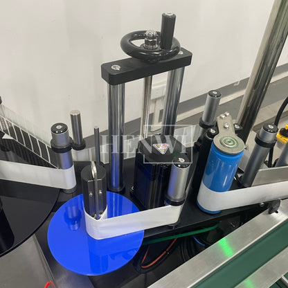 Henwi HWLM-RSTB Automatic Round Bottle & Square Bottle Top & Bottom Double Side Labeller Machine Self-Adhesive Sticker Labeling Machine