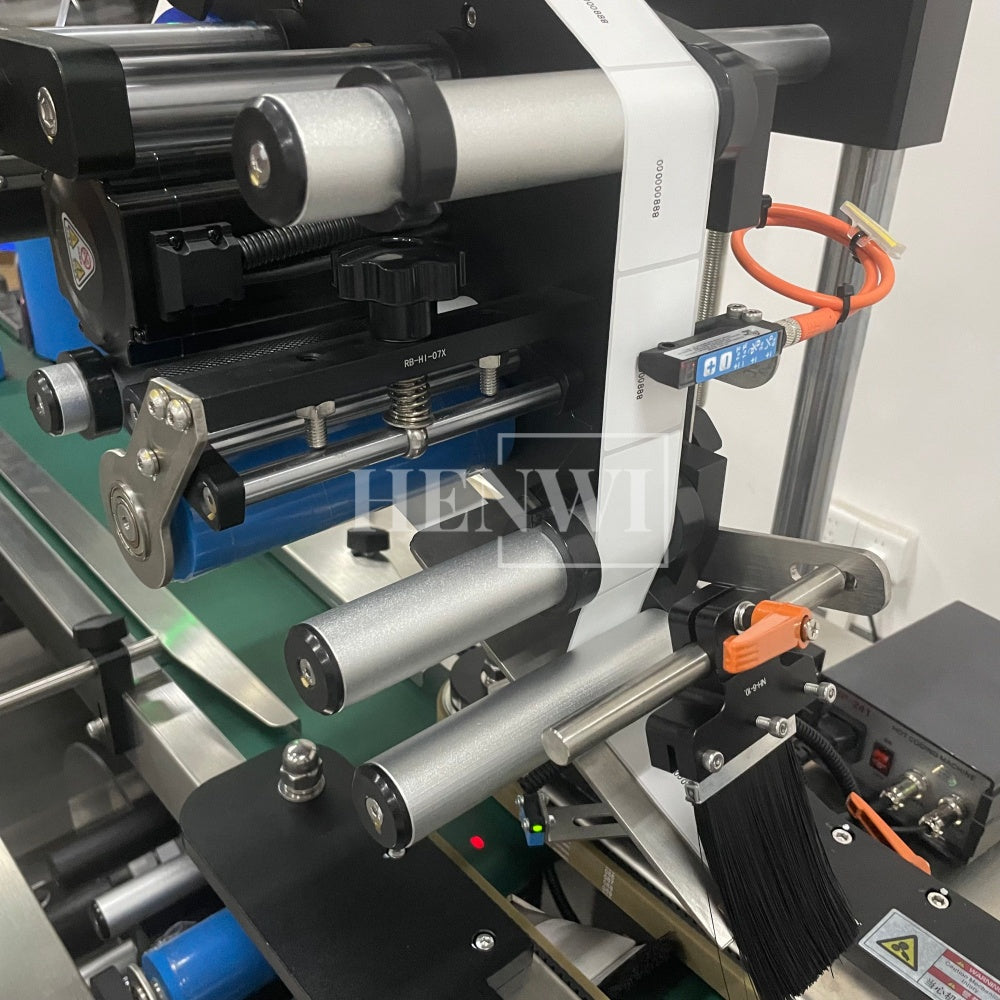 Henwi HWLM-RSTB Automatic Round Bottle & Square Bottle Top & Bottom Double Side Labeller Machine Self-Adhesive Sticker Labeling Machine
