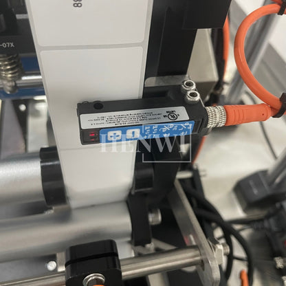 Henwi HWLM-RSTB Automatic Round Bottle & Square Bottle Top & Bottom Double Side Labeller Machine Self-Adhesive Sticker Labeling Machine