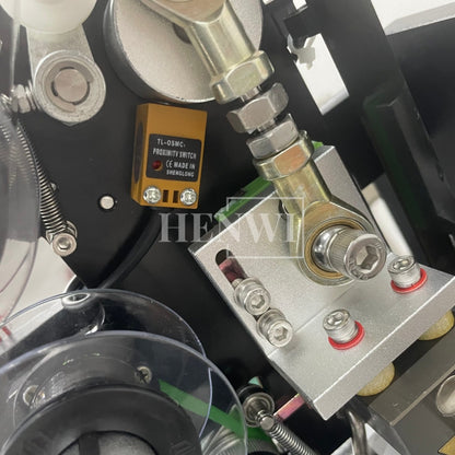 Henwi HWLM-RSTB Automatic Round Bottle & Square Bottle Top & Bottom Double Side Labeller Machine Self-Adhesive Sticker Labeling Machine