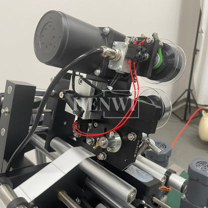 Henwi HWLM-RSTB Automatic Round Bottle & Square Bottle Top & Bottom Double Side Labeller Machine Self-Adhesive Sticker Labeling Machine