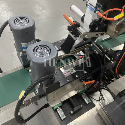 Henwi HWLM-RSTB Automatic Round Bottle & Square Bottle Top & Bottom Double Side Labeller Machine Self-Adhesive Sticker Labeling Machine