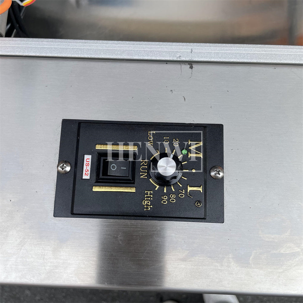 Henwi HWLM-S-HR Semi Auto Horizontal Model Round Bottle Jar Labeller Machine Self-Adhesive Sticker Labeling Machine