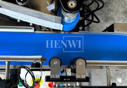 Henwi HWLM-S-VR Manual Vertical Model Round Bottle Jar Labeller Machine Self-Adhesive Sticker Labeling Machine