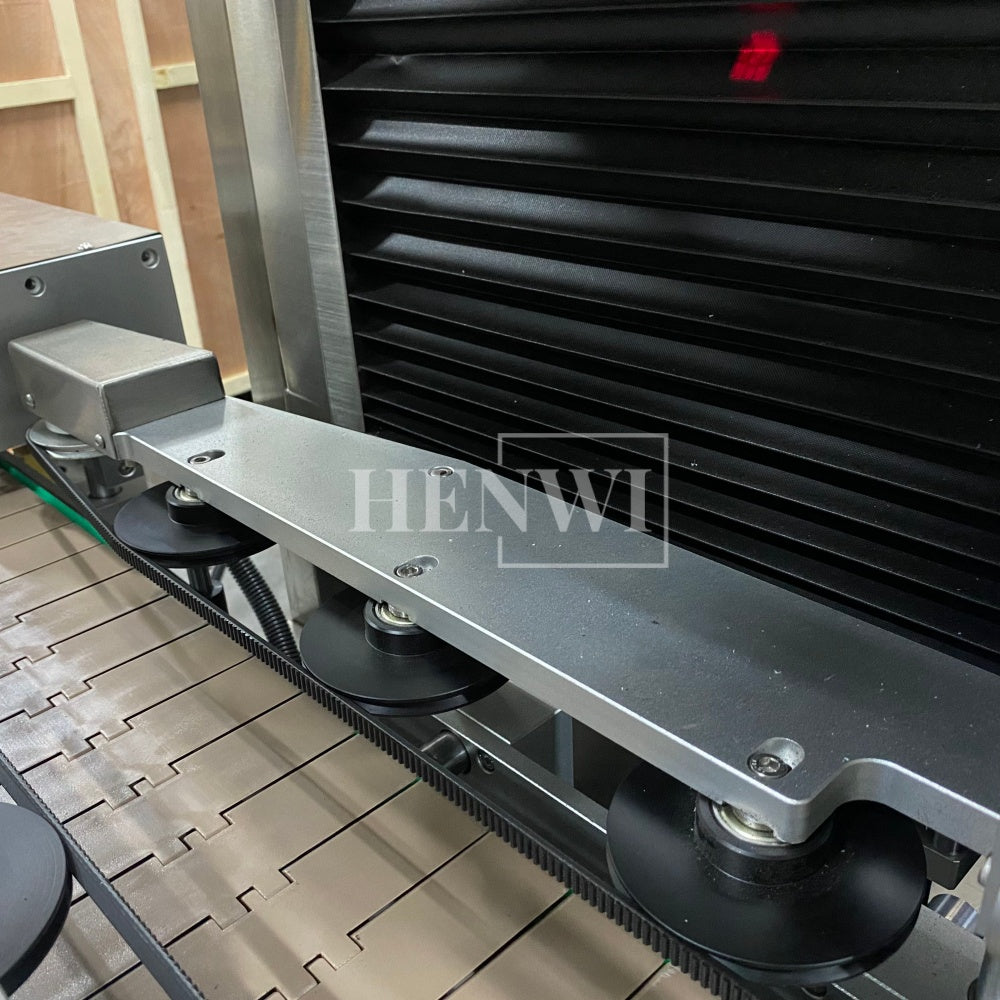 Henwi HWLM-Bottle Sleeve Dropping Wrapping Shrinking Machine Plastic Glass Beer Bottle Jar Pop Can Tin Sleeve Labeling Steam Shrinking Machine