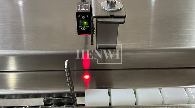 Henwi HWMB-Pillow Model Film Filling Packing Machine Food Bread Fruit Soap Cake Quick Frozen Food Horizontal Bagging Sealing Machine