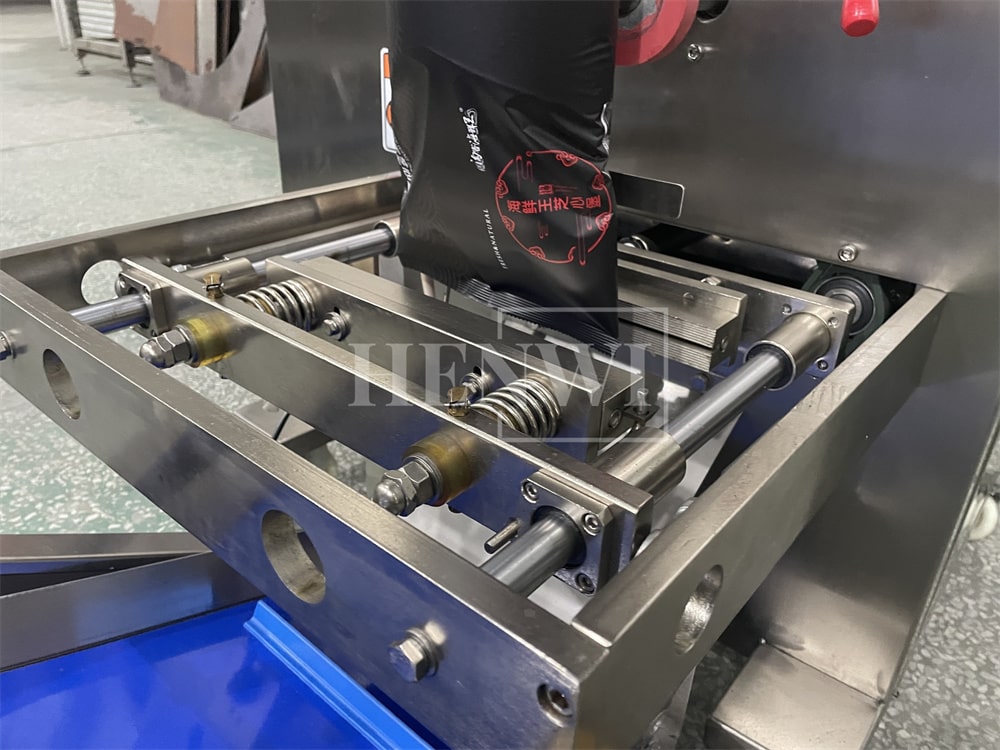 Henwi HWSM-1KG-5KG Single Lane Powder Sachet Filler Sealer Coffee Milk Seasoning Condiments Spice Pepper Powder Filling Packing Machine