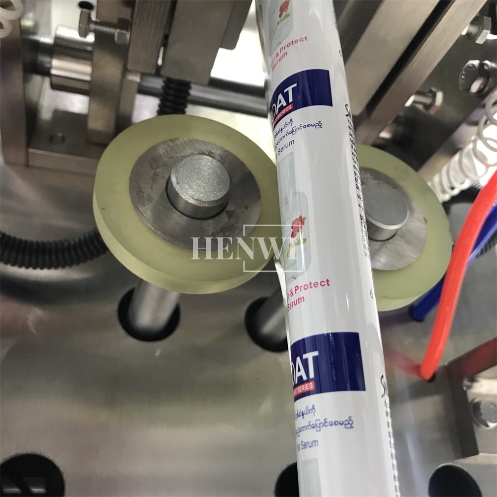 Henwi HWSM-Single Lane Liquid Sachet Filler Sealer Water Juice Honey Sauce Shampoo Cream Syrup Filling Packing Machine