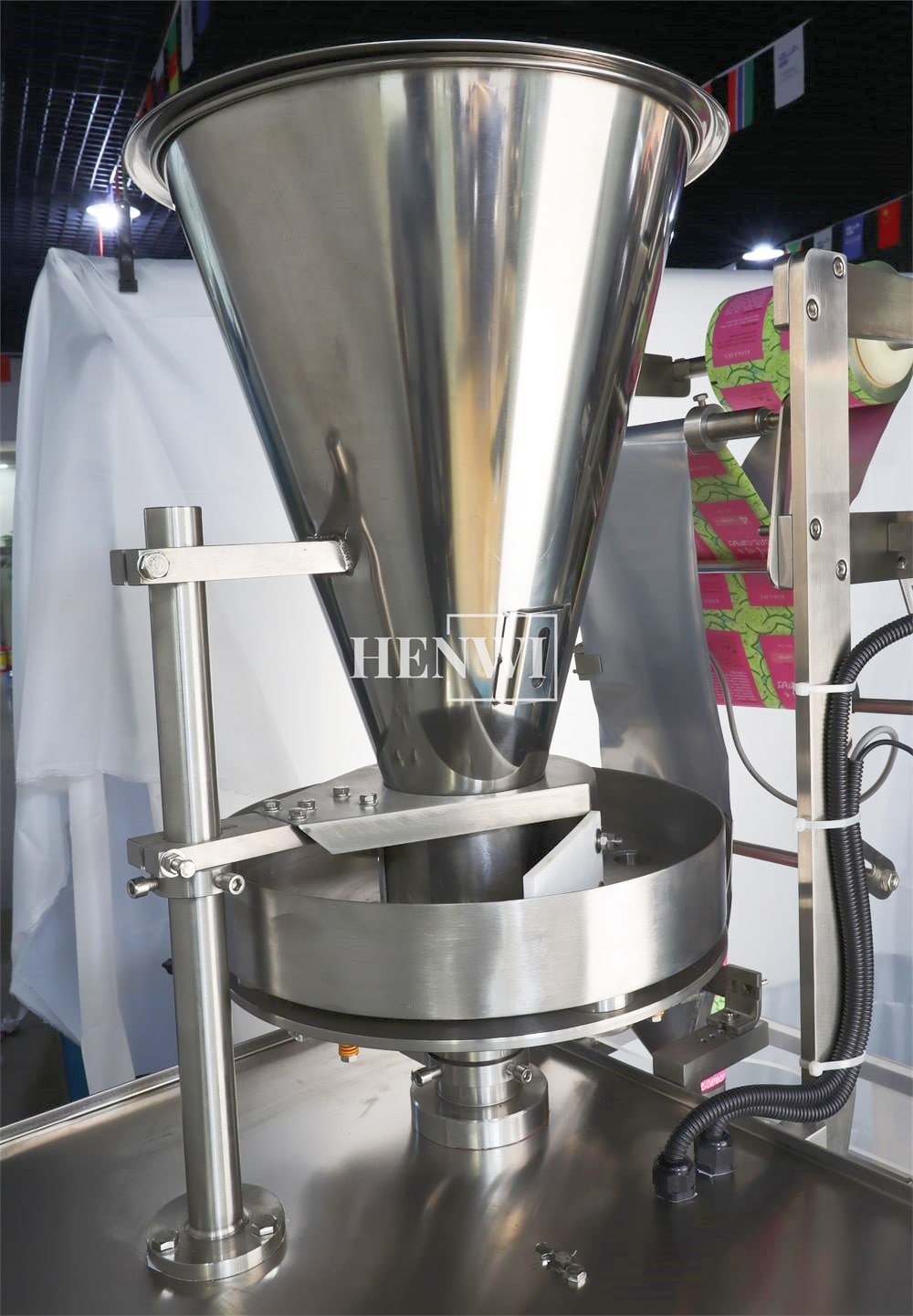 Henwi HWSM-Single Lane Powder Sachet Coffee Milk Seasoning Condiments Spice Pepper Powder Filler Sealer Filling Packing Machine