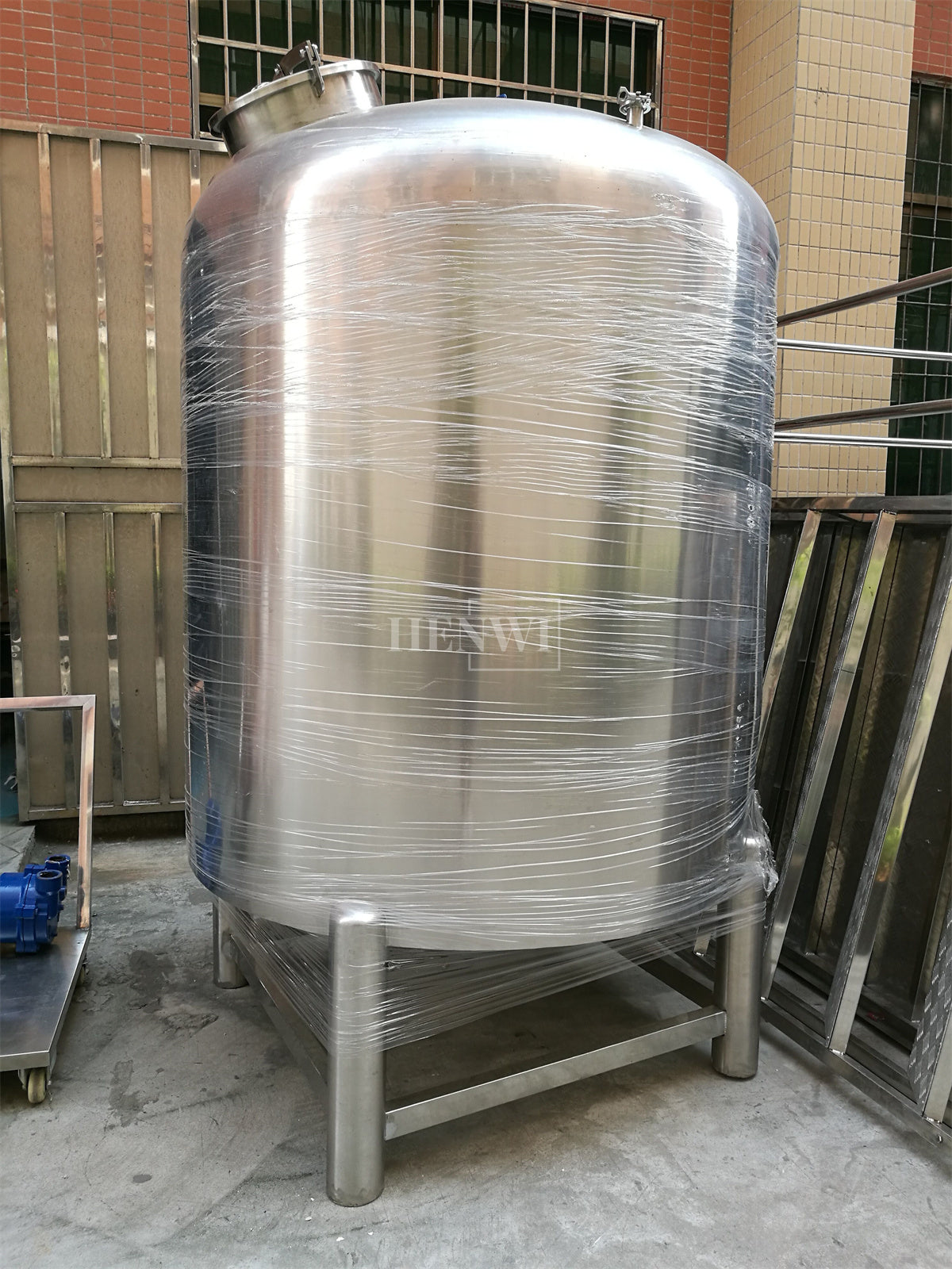 Henwi HWST-FS-500-5000L Fixed Model Sealable Cover With Manhole Storage Tank