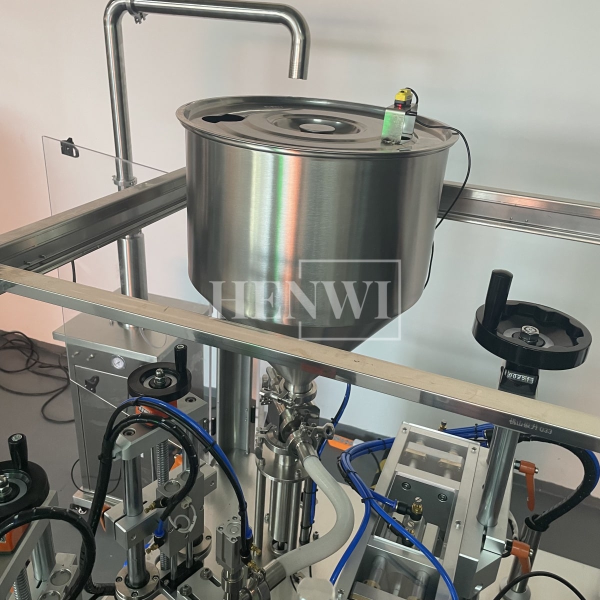 Henwi HWTM-US Automatic Laminated Tube Filling Sealing Machine Composited Tube Filler And Ultrasonic Sealer