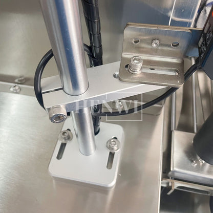 Henwi HWFM-S-VF1 Полуавтоматическая машина для розлива и упаковки жидкостей с одной насадкой Вертикальный наполнитель для бутылок с 1 головкой