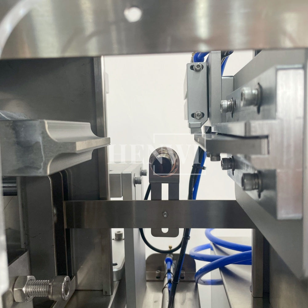 Henwi HWFM-S-VF1 Полуавтоматическая машина для розлива и упаковки жидкостей с одной насадкой Вертикальный наполнитель для бутылок с 1 головкой