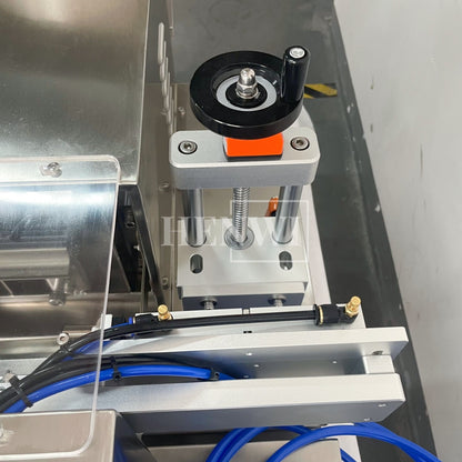 Henwi HWFM-S-VF1 Полуавтоматическая машина для розлива и упаковки жидкостей с одной насадкой Вертикальный наполнитель для бутылок с 1 головкой