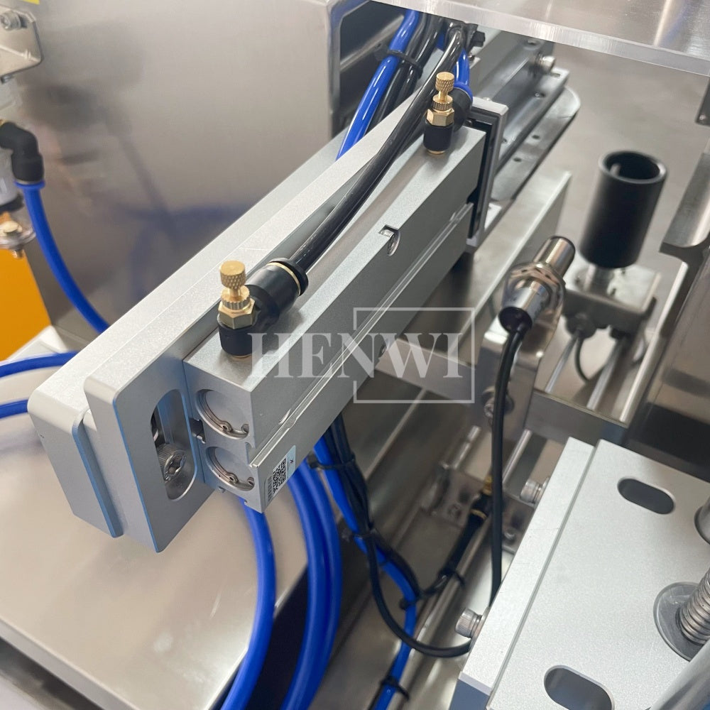 Henwi HWFM-S-VF1 Полуавтоматическая машина для розлива и упаковки жидкостей с одной насадкой Вертикальный наполнитель для бутылок с 1 головкой