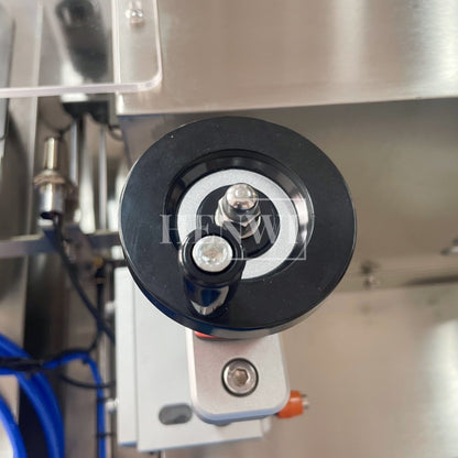 Henwi HWFM-S-VF1 Полуавтоматическая машина для розлива и упаковки жидкостей с одной насадкой Вертикальный наполнитель для бутылок с 1 головкой