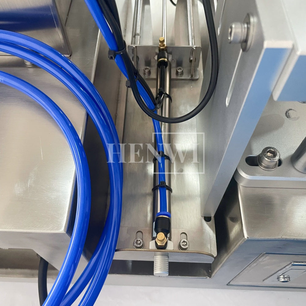 Henwi HWFM-S-VF1 Полуавтоматическая машина для розлива и упаковки жидкостей с одной насадкой Вертикальный наполнитель для бутылок с 1 головкой
