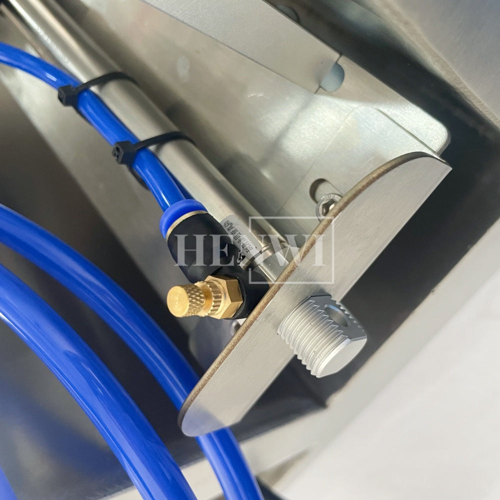 Henwi HWFM-S-VF1 Полуавтоматическая машина для розлива и упаковки жидкостей с одной насадкой Вертикальный наполнитель для бутылок с 1 головкой