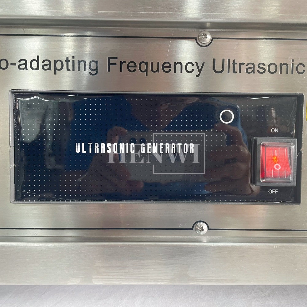 Henwi HWFM-S-VF1 Полуавтоматическая машина для розлива и упаковки жидкостей с одной насадкой Вертикальный наполнитель для бутылок с 1 головкой