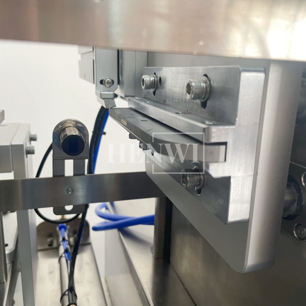 Henwi HWFM-S-VF1 Полуавтоматическая машина для розлива и упаковки жидкостей с одной насадкой Вертикальный наполнитель для бутылок с 1 головкой