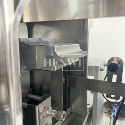 Henwi HWFM-S-VF1 Полуавтоматическая машина для розлива и упаковки жидкостей с одной насадкой Вертикальный наполнитель для бутылок с 1 головкой