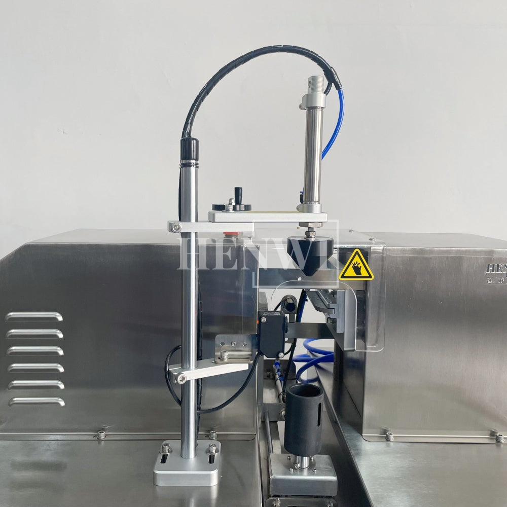 Henwi HWFM-S-VF1 Полуавтоматическая машина для розлива и упаковки жидкостей с одной насадкой Вертикальный наполнитель для бутылок с 1 головкой