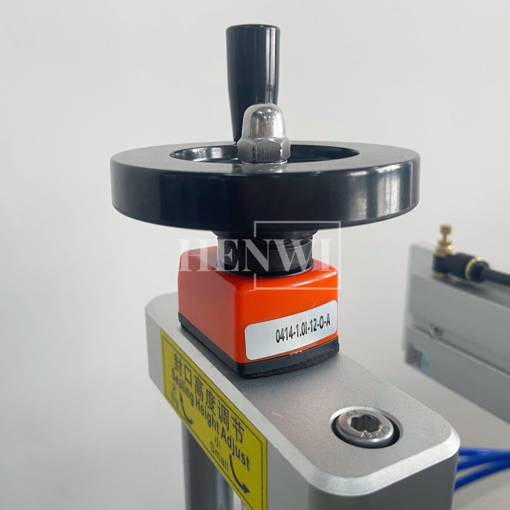 Henwi HWFM-S-VF1 Полуавтоматическая машина для розлива и упаковки жидкостей с одной насадкой Вертикальный наполнитель для бутылок с 1 головкой