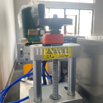 Henwi HWFM-S-VF1 Полуавтоматическая машина для розлива и упаковки жидкостей с одной насадкой Вертикальный наполнитель для бутылок с 1 головкой