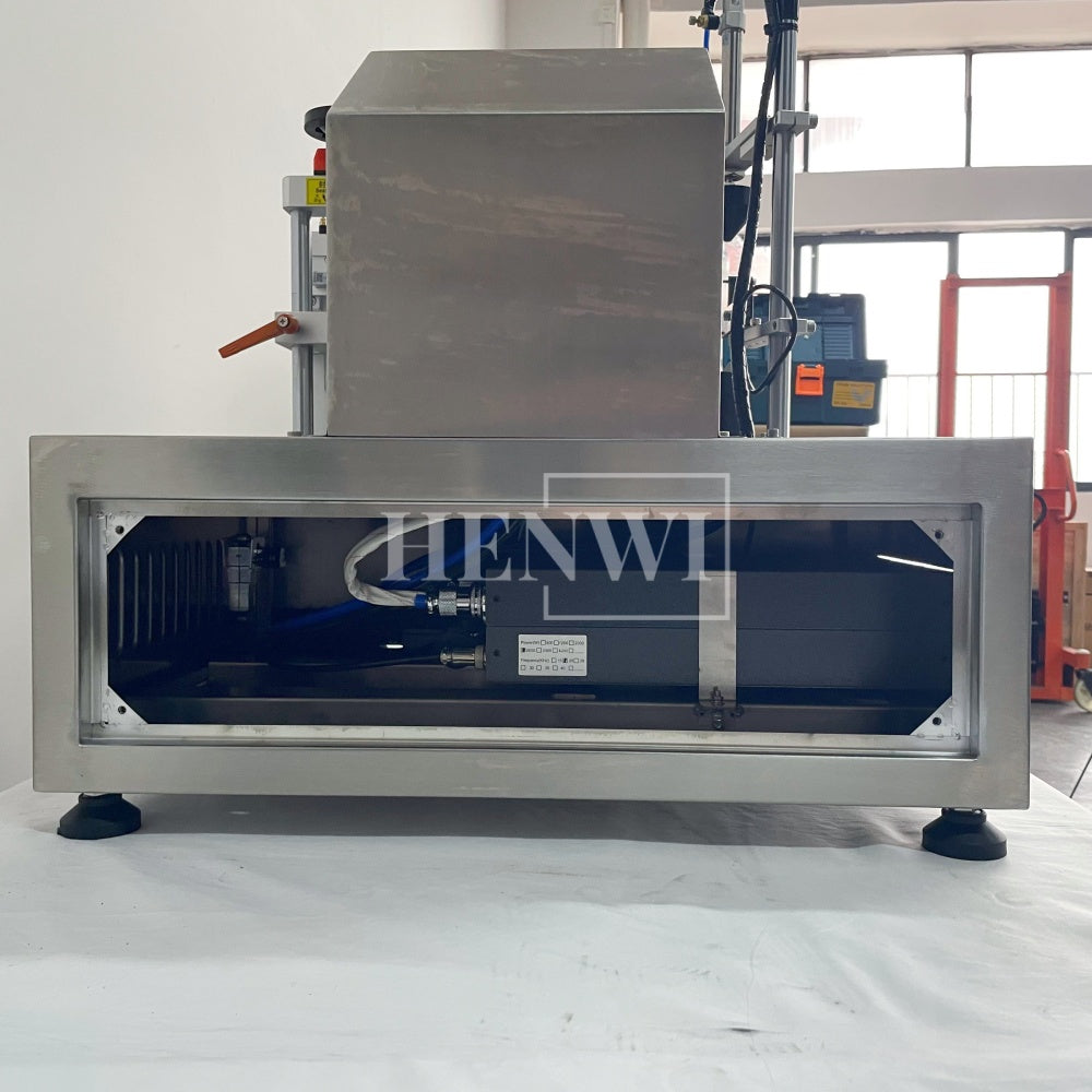 Henwi HWFM-S-VF1 Полуавтоматическая машина для розлива и упаковки жидкостей с одной насадкой Вертикальный наполнитель для бутылок с 1 головкой