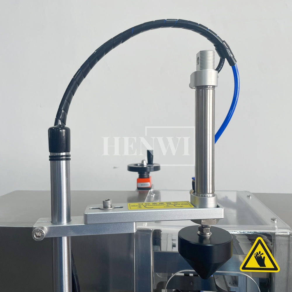 Henwi HWFM-S-VF1 Полуавтоматическая машина для розлива и упаковки жидкостей с одной насадкой Вертикальный наполнитель для бутылок с 1 головкой