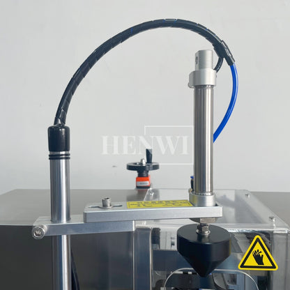 Henwi HWFM-S-VF1 Полуавтоматическая машина для розлива и упаковки жидкостей с одной насадкой Вертикальный наполнитель для бутылок с 1 головкой