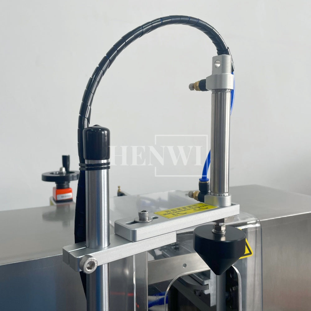 Henwi HWFM-S-VF1 Полуавтоматическая машина для розлива и упаковки жидкостей с одной насадкой Вертикальный наполнитель для бутылок с 1 головкой